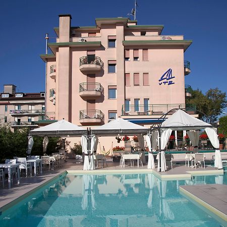 Ute Hotel Lido di Jesolo Bagian luar foto