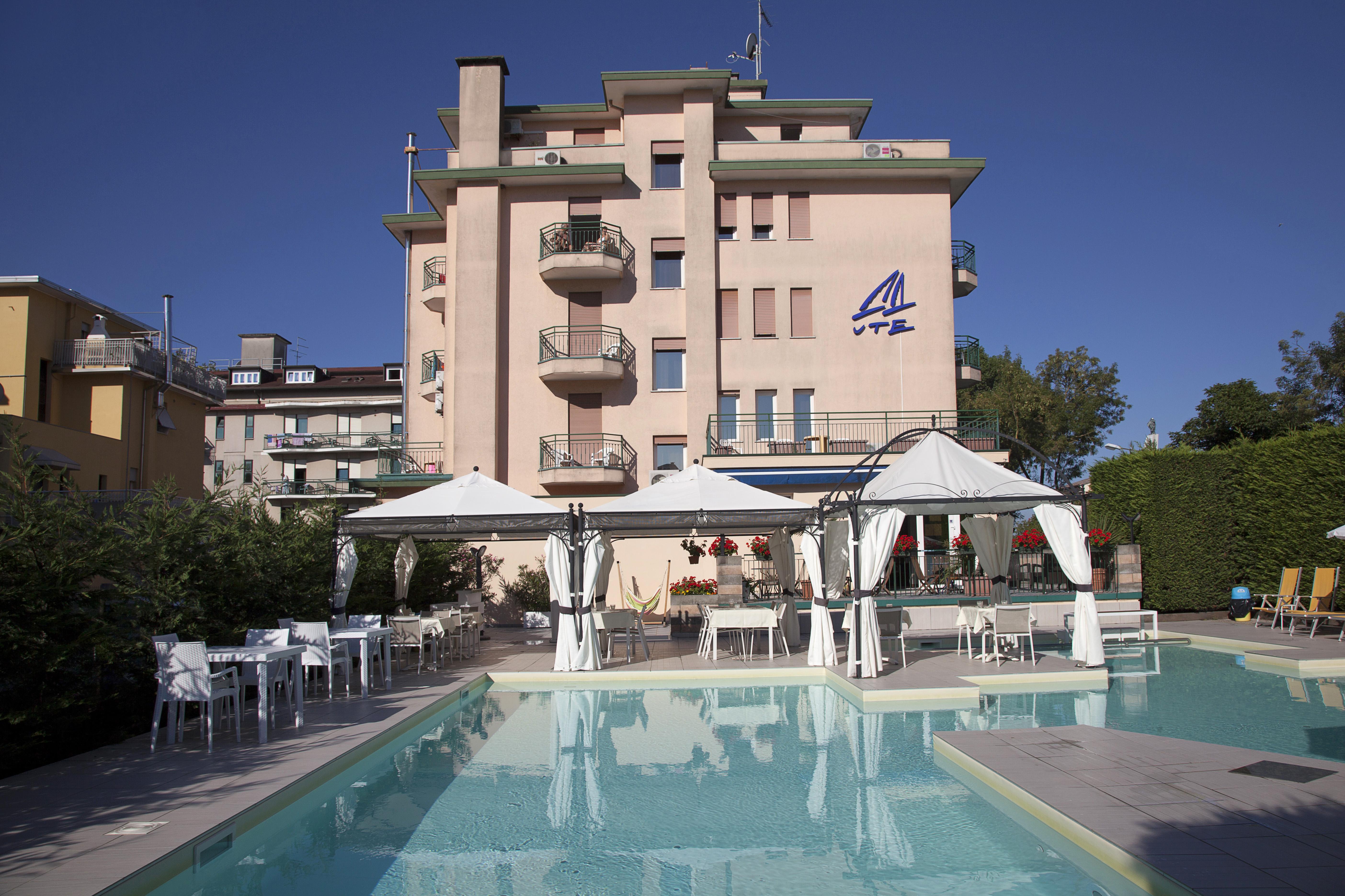 Ute Hotel Lido di Jesolo Bagian luar foto